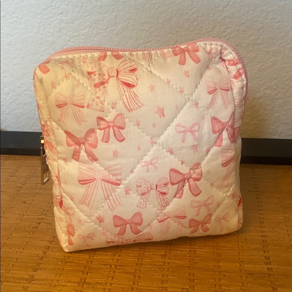 Mini Quilted Cosmetic Bag, White with Pink Bows - New - Picture 2 of 3